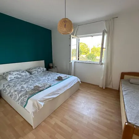 Relax And Unwind: Family-friendly House Near In Zagrad Prázdninový dům