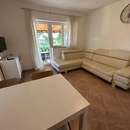 Relax And Unwind: Family-friendly House Near In Zagrad Vakantiehuis *