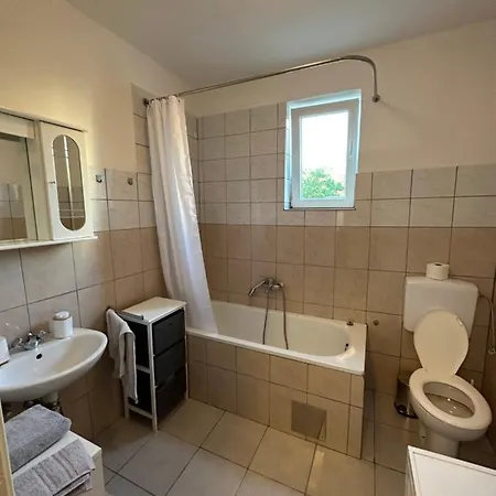 Relax And Unwind: Family-friendly House Near In Zagrad Vakantiehuis *