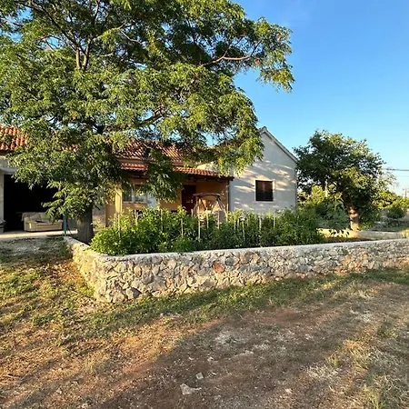 Relax And Unwind: Family-friendly House Near In Zagrad * Zadar