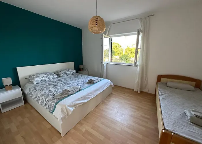 Relax And Unwind: Family-friendly House Near In Zagrad Dom wakacyjny